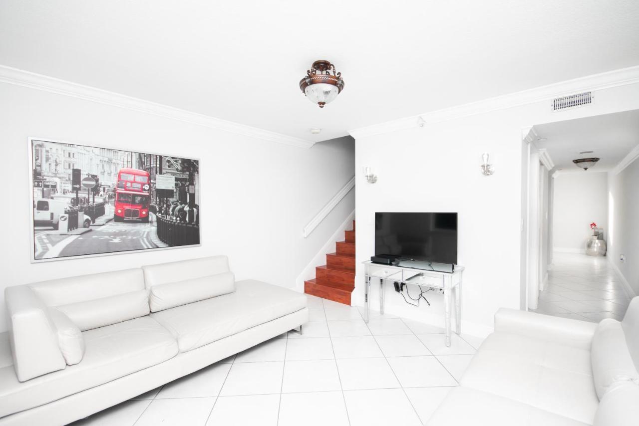 Beautiful 2/2.5 Condo W/Free Parking Fast Wifi Майами Экстерьер фото